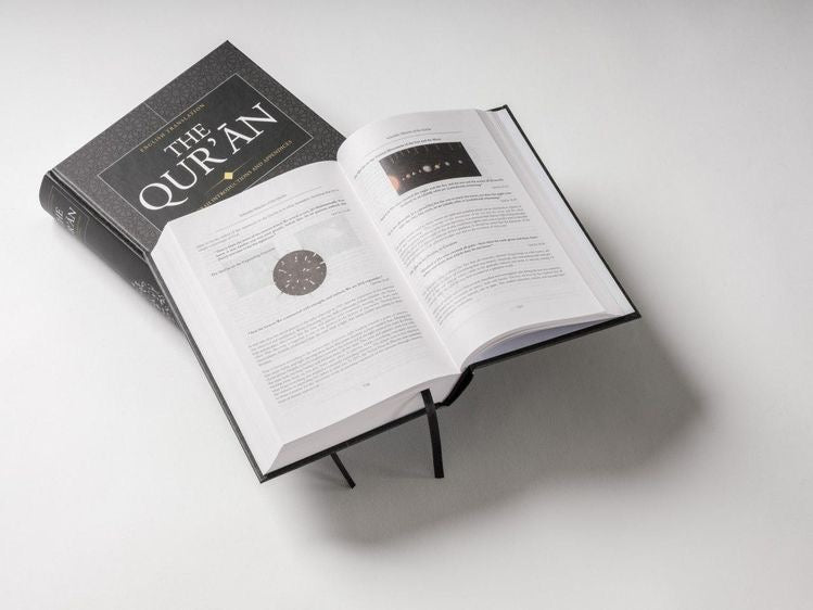 The Qur'an: With Sūrah Introductions and Appendices